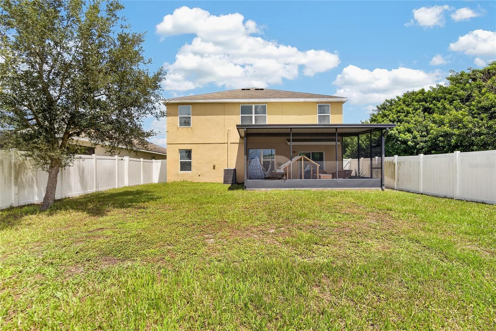 Large Backyard - 8219 BILSTON VILLAGE LN, GIBSONTON