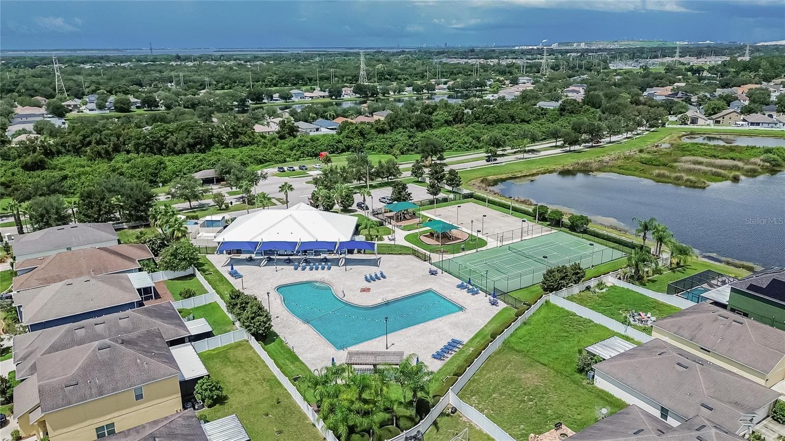 Clubhouse and amenities - 8219 BILSTON VILLAGE LN, GIBSONTON