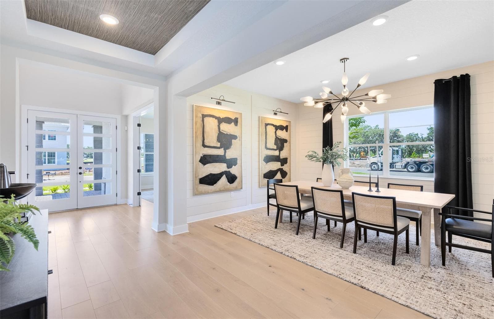 Actual home photo. Colors, finishes, textures and options may appear differently in person due to variations in monitors and viewing devices. - 16920 LONE OAK CIRCLE, ORLANDO