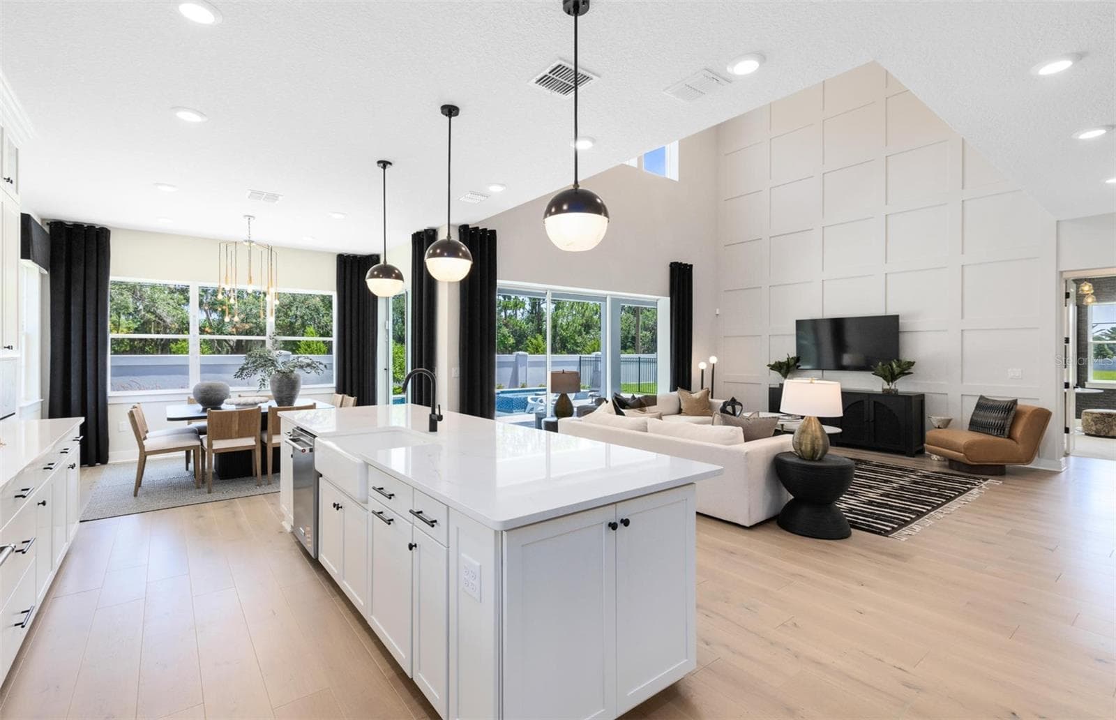 Actual home photo. Colors, finishes, textures and options may appear differently in person due to variations in monitors and viewing devices. - 16920 LONE OAK CIRCLE, ORLANDO