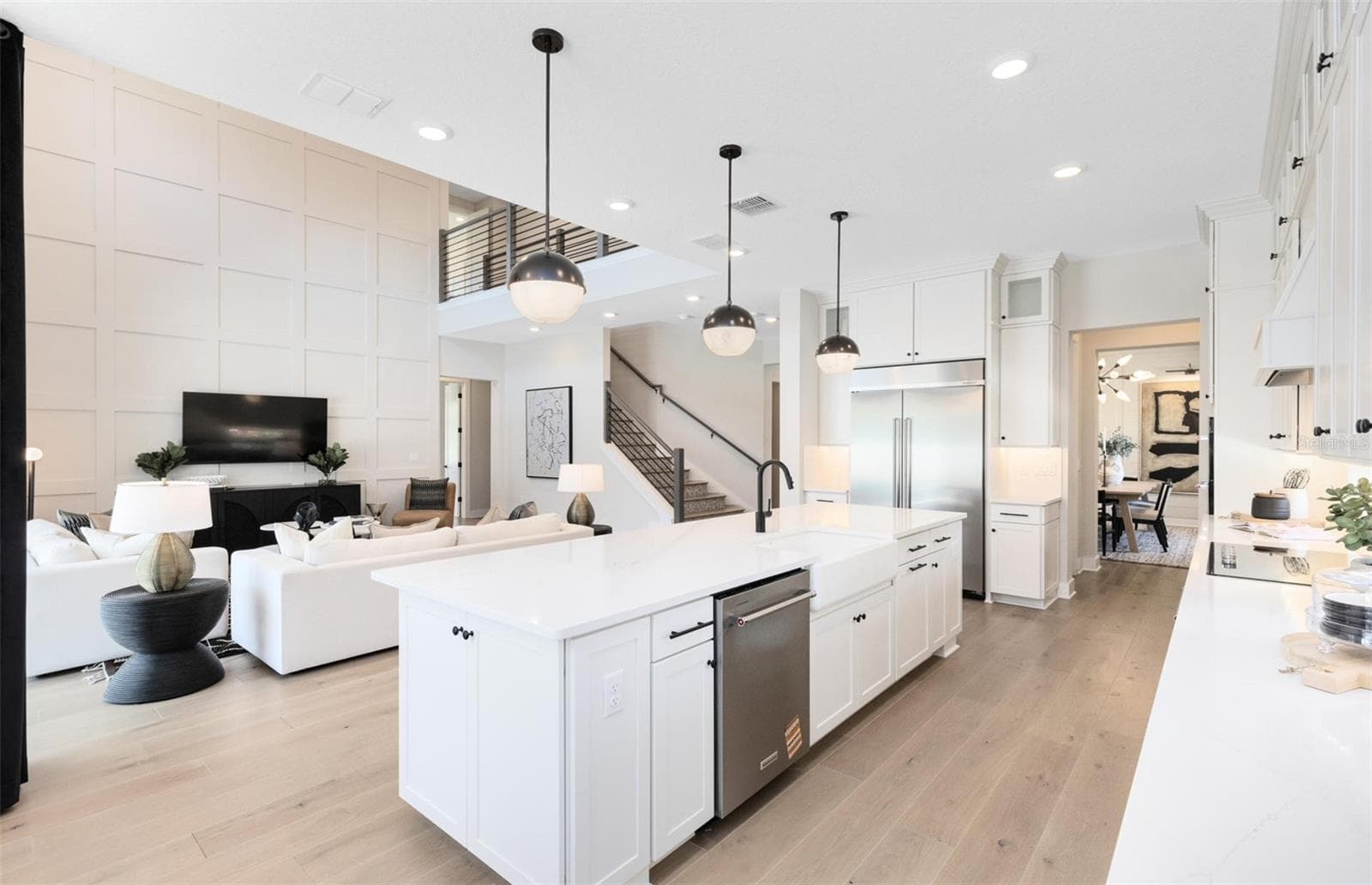 Actual home photo. Colors, finishes, textures and options may appear differently in person due to variations in monitors and viewing devices. - 16920 LONE OAK CIRCLE, ORLANDO