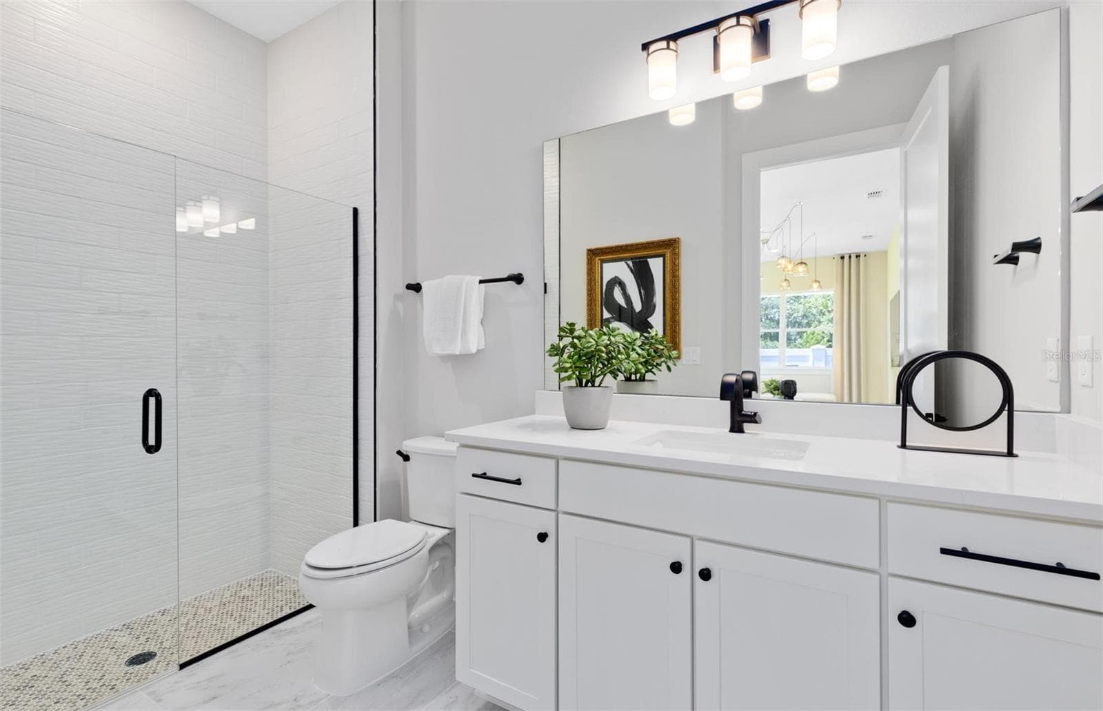 Actual home photo. Colors, finishes, textures and options may appear differently in person due to variations in monitors and viewing devices. - 16920 LONE OAK CIRCLE, ORLANDO
