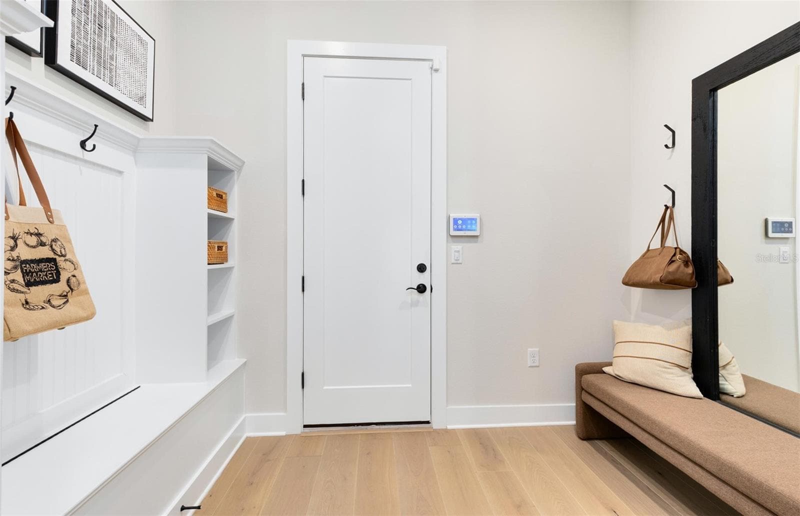 Actual home photo. Colors, finishes, textures and options may appear differently in person due to variations in monitors and viewing devices. - 16920 LONE OAK CIRCLE, ORLANDO