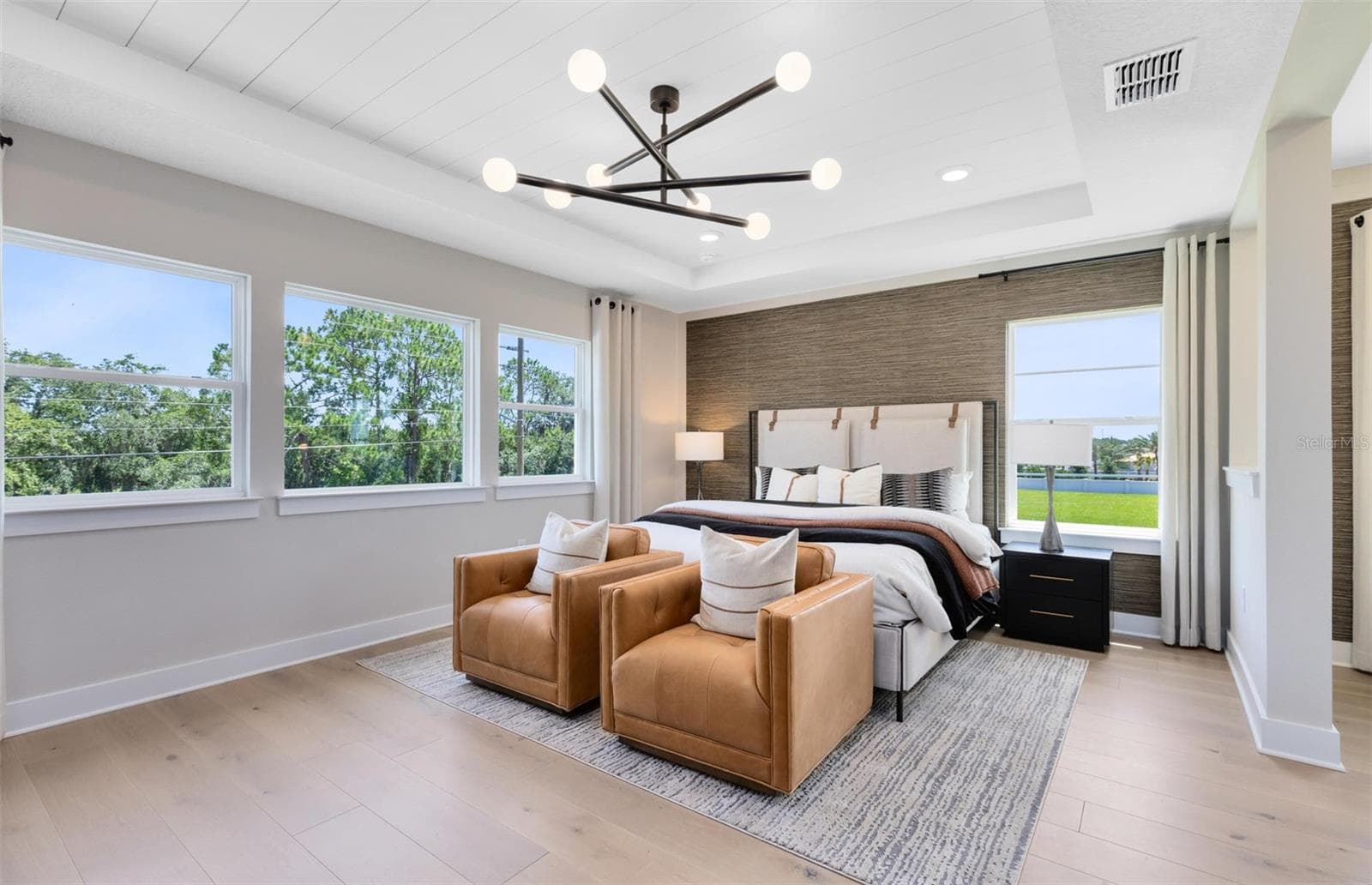 Actual home photo. Colors, finishes, textures and options may appear differently in person due to variations in monitors and viewing devices. - 16920 LONE OAK CIRCLE, ORLANDO