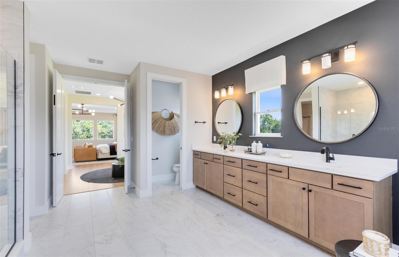 Actual home photo. Colors, finishes, textures and options may appear differently in person due to variations in monitors and viewing devices. - 16920 LONE OAK CIRCLE, ORLANDO