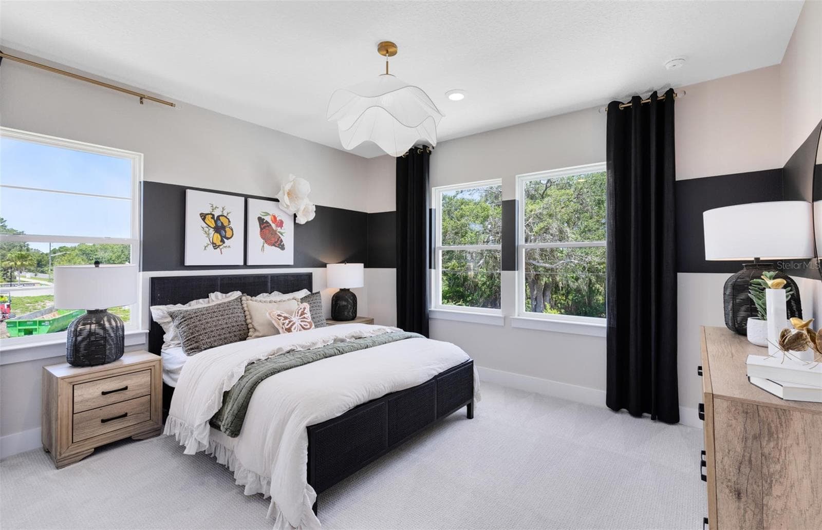 Actual home photo. Colors, finishes, textures and options may appear differently in person due to variations in monitors and viewing devices. - 16920 LONE OAK CIRCLE, ORLANDO