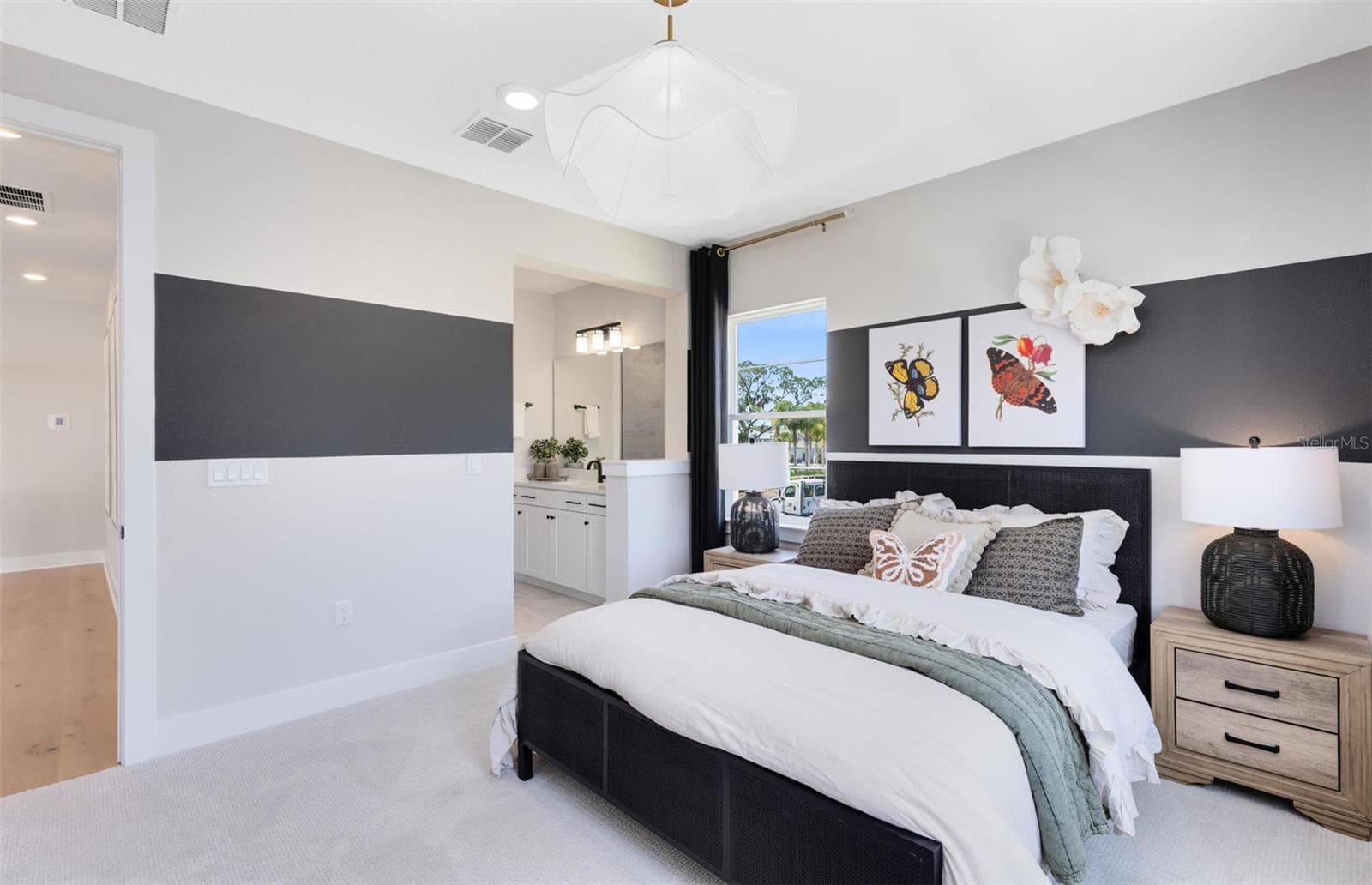Actual home photo. Colors, finishes, textures and options may appear differently in person due to variations in monitors and viewing devices. - 16920 LONE OAK CIRCLE, ORLANDO