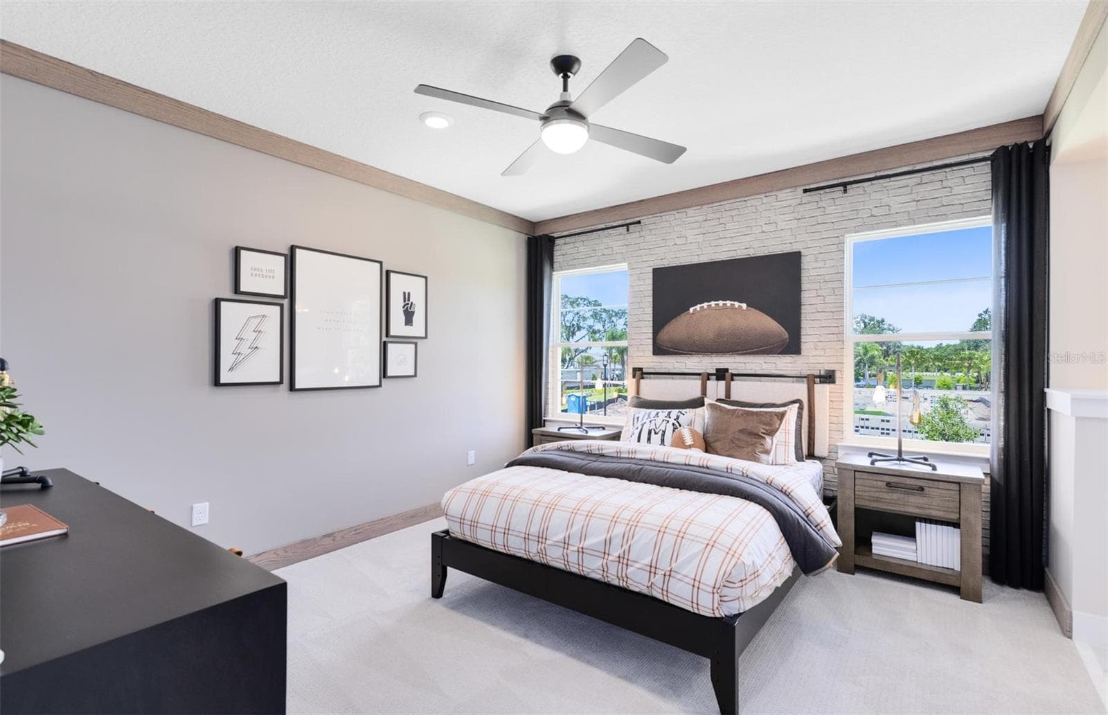 Actual home photo. Colors, finishes, textures and options may appear differently in person due to variations in monitors and viewing devices. - 16920 LONE OAK CIRCLE, ORLANDO