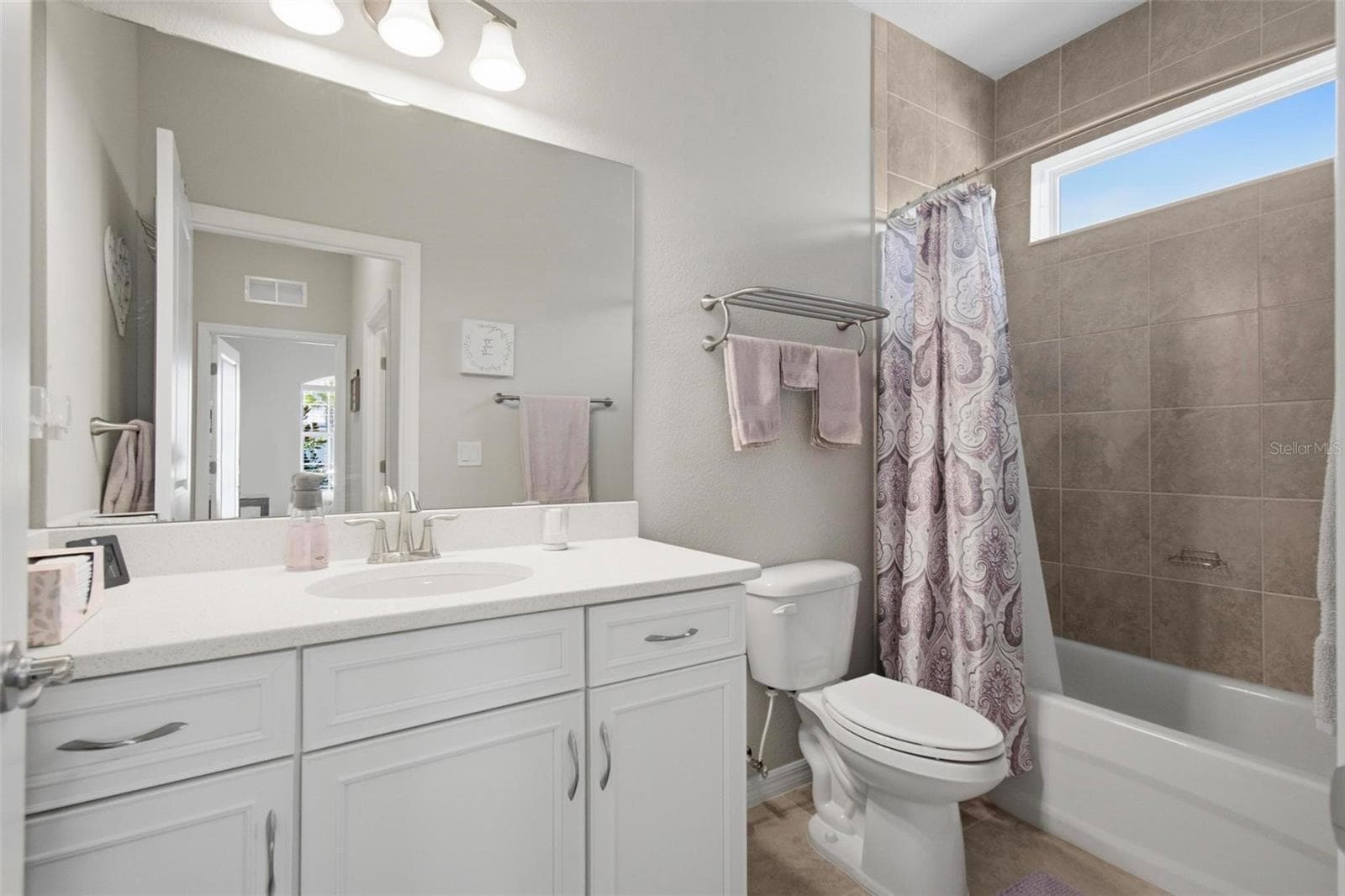 Hall bath - 7 TIDEWAY TRL, PALM COAST