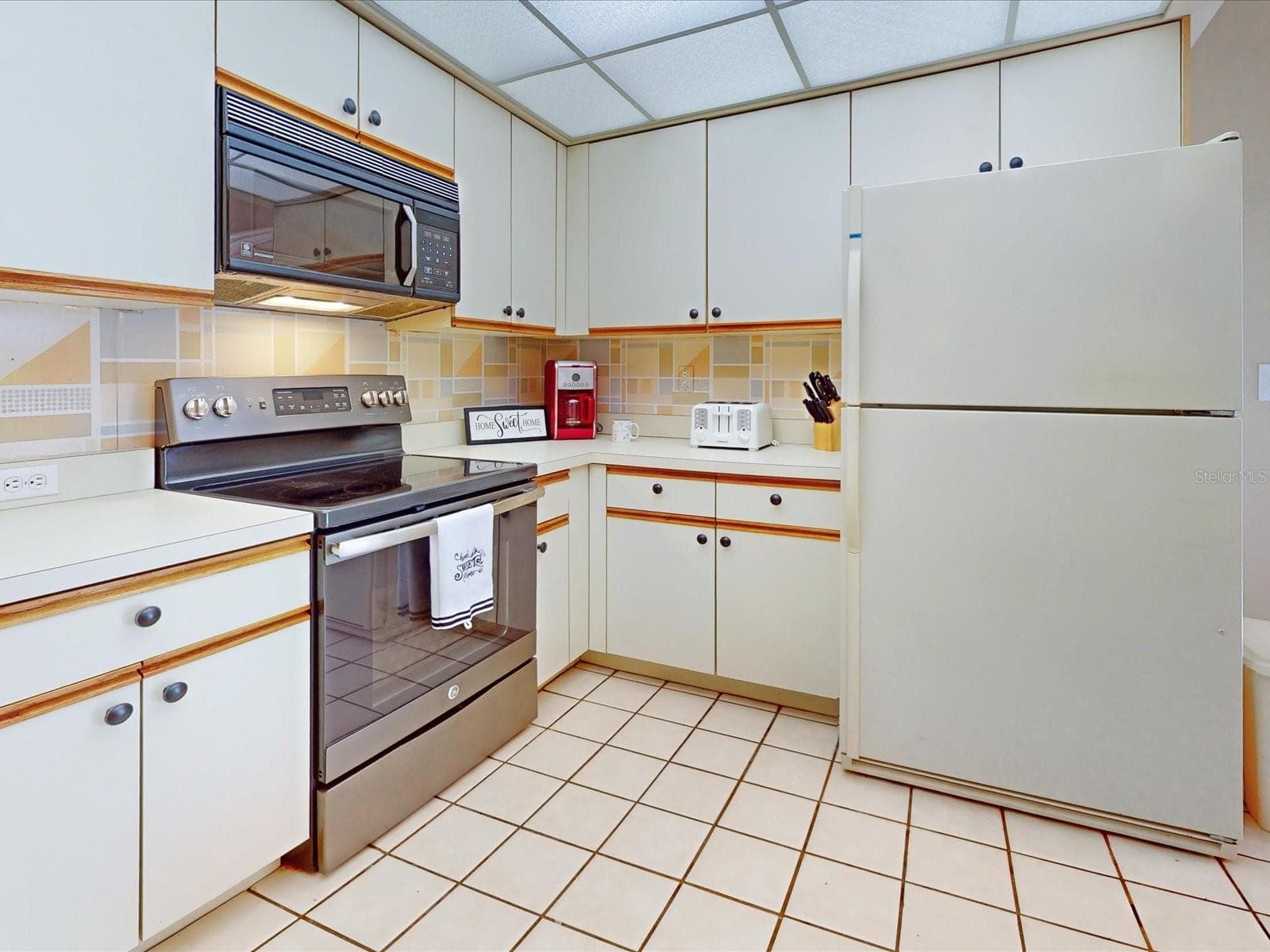 Ceramic tile floors - 105 COVENTRY LN, HAINES CITY