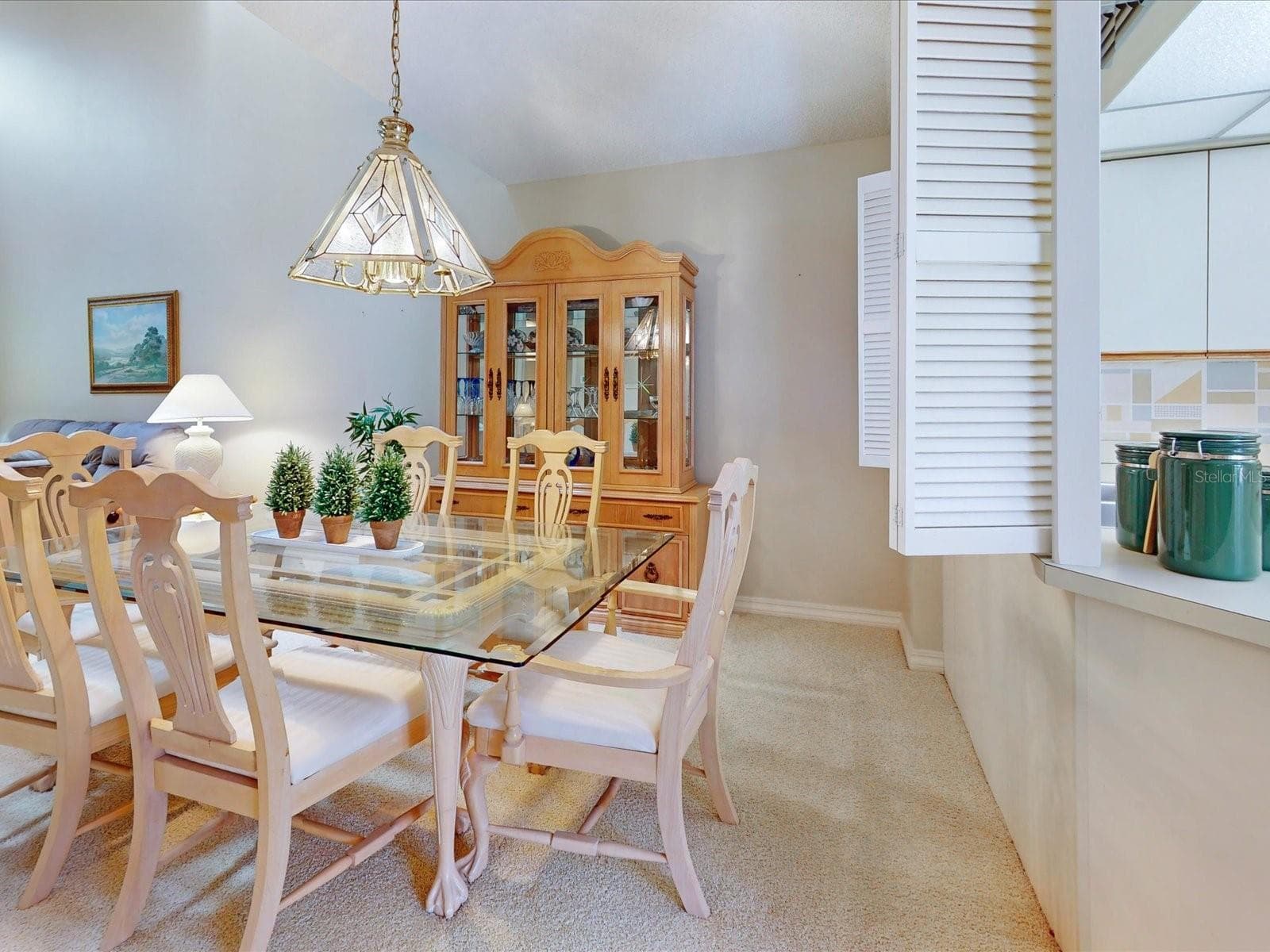 Eye catching dining room table - 105 COVENTRY LN, HAINES CITY