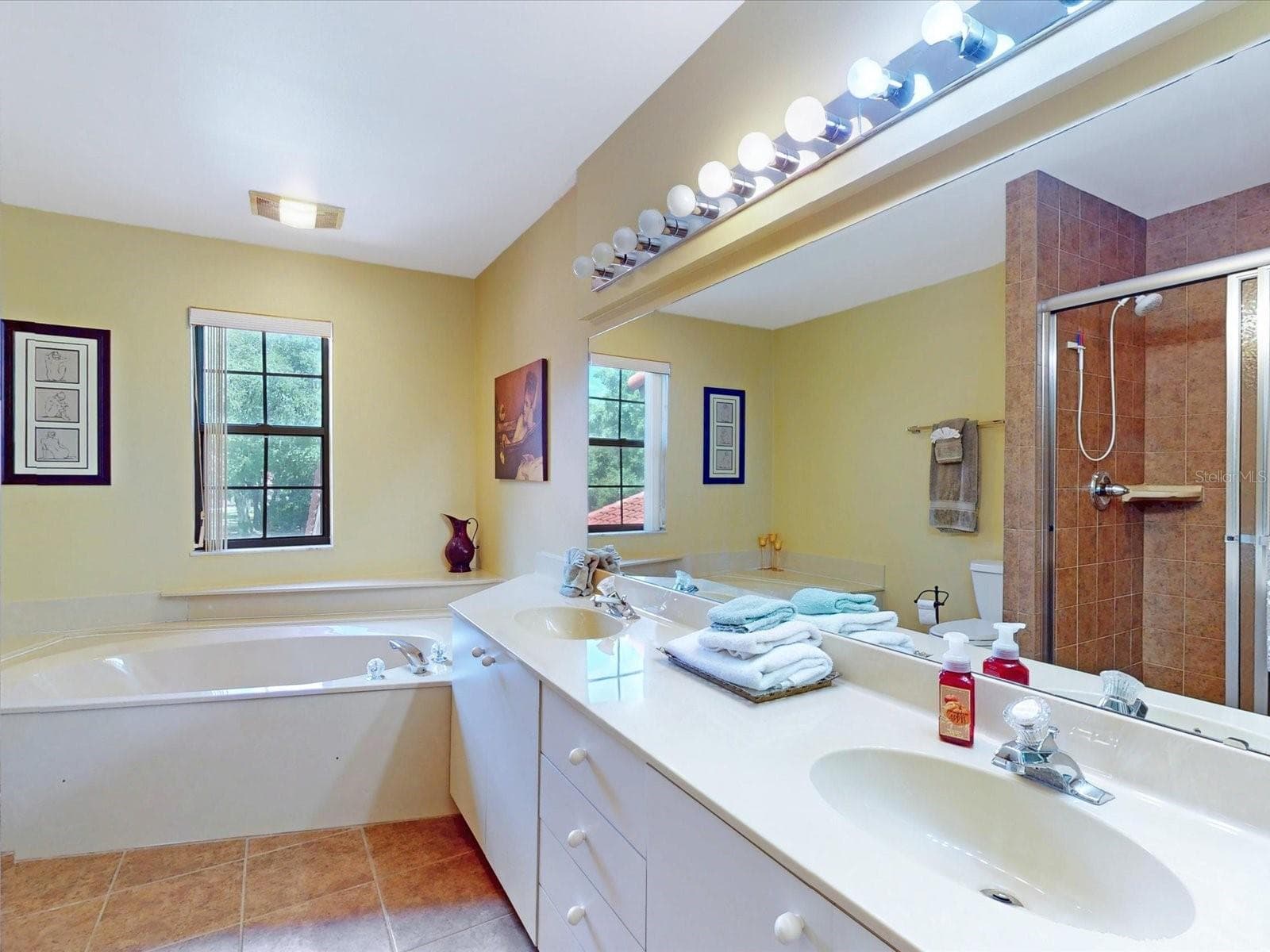 Then we turn around to find the primary bathroom - 105 COVENTRY LN, HAINES CITY