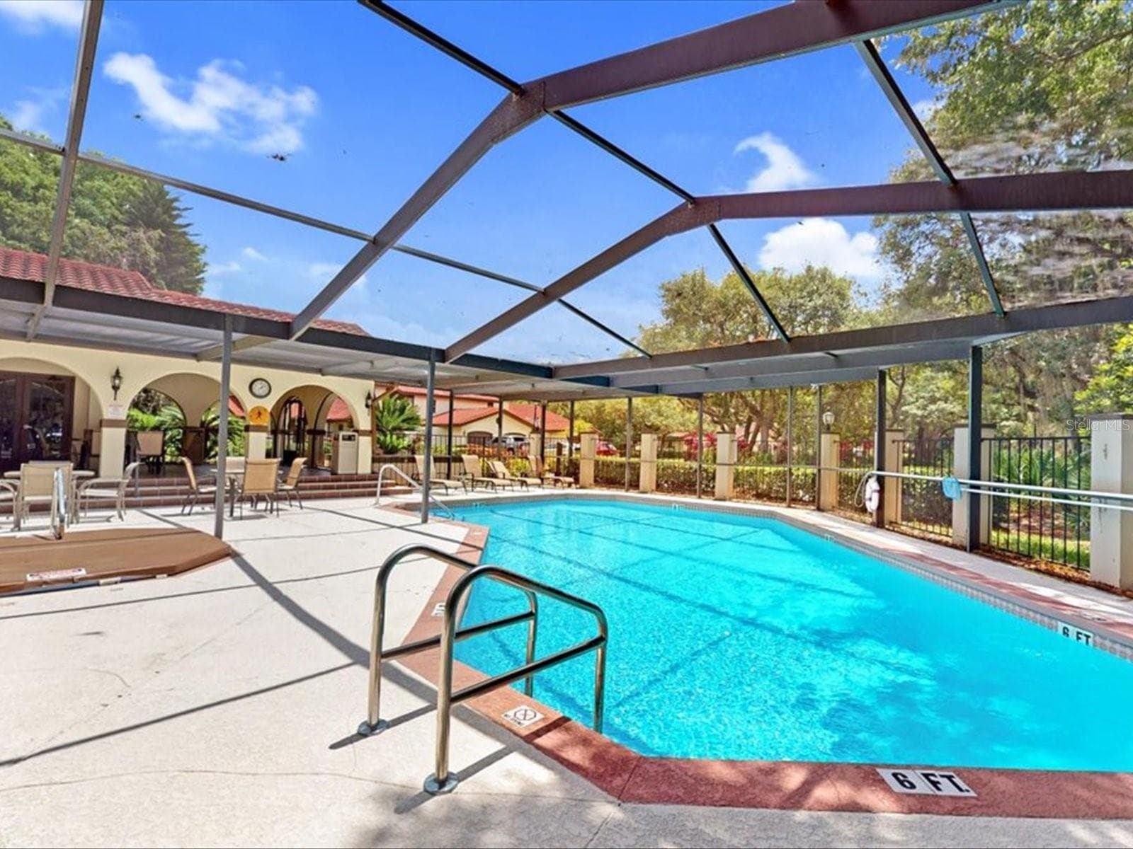 Sizable screened in olympic style pool - 105 COVENTRY LN, HAINES CITY
