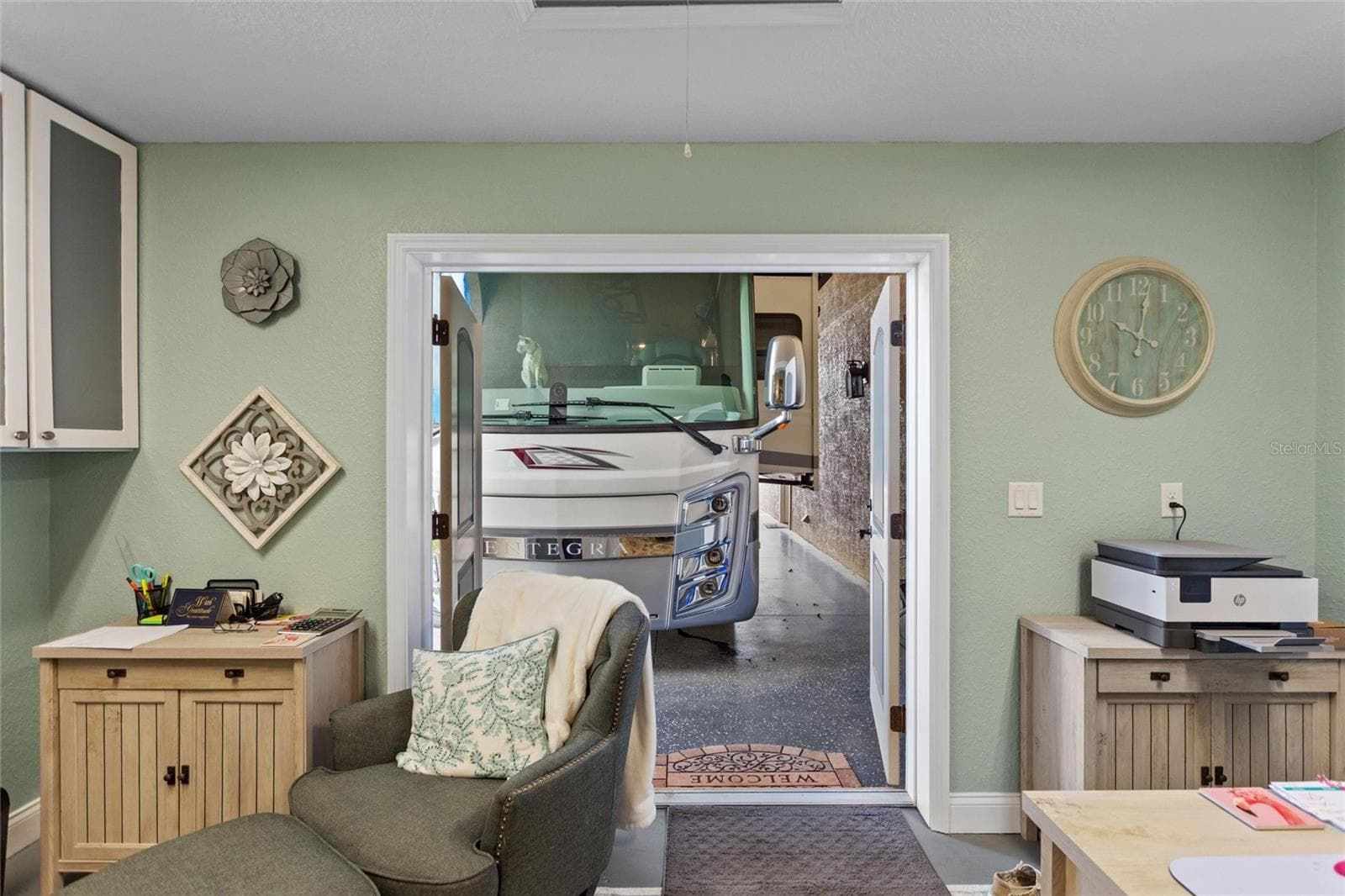 Storage area used as an office - 416 MOTORCOACH DR S, POLK CITY