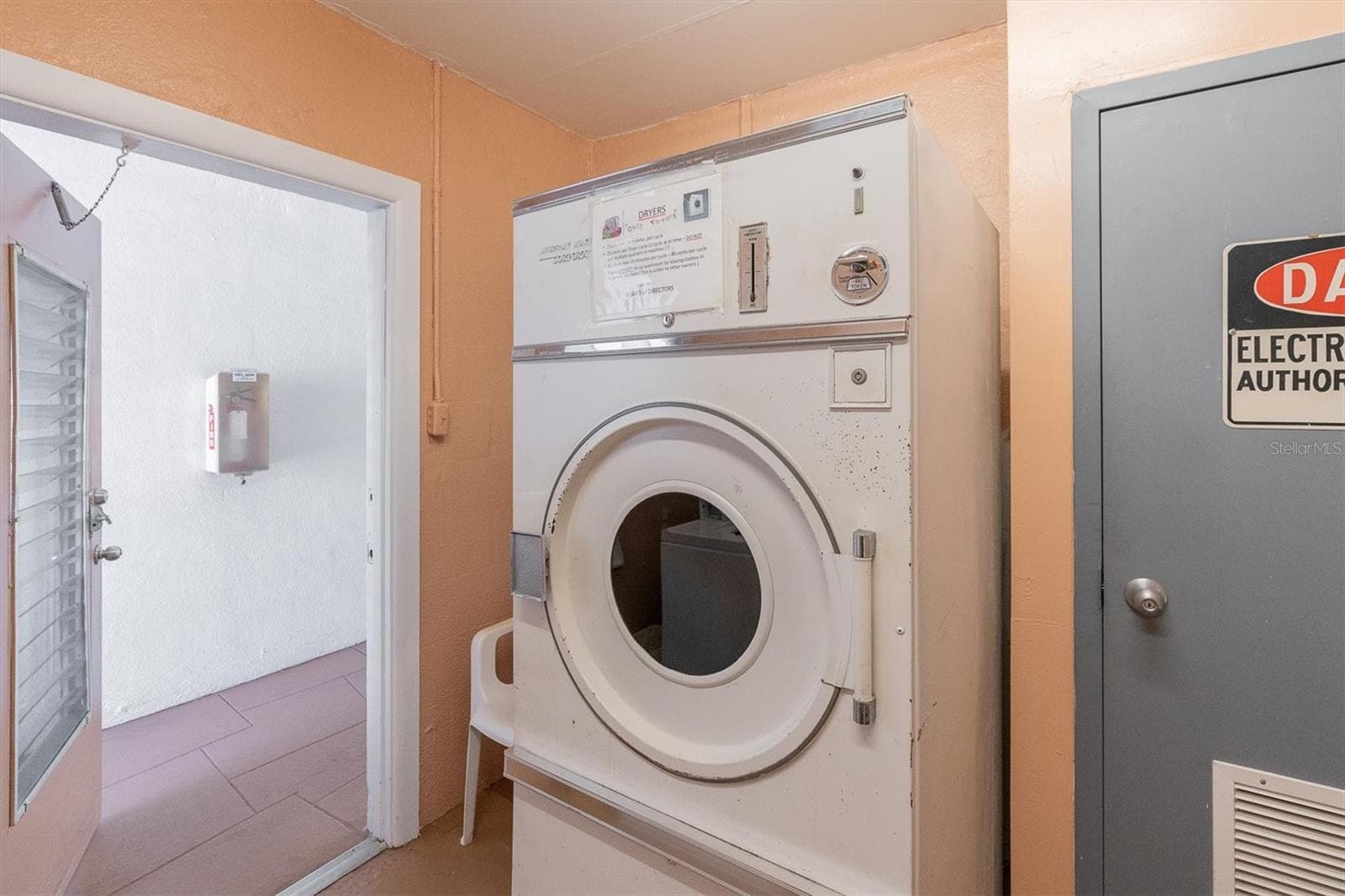 Community Laundry Room - 1900 59TH AVE N #212, ST PETERSBURG