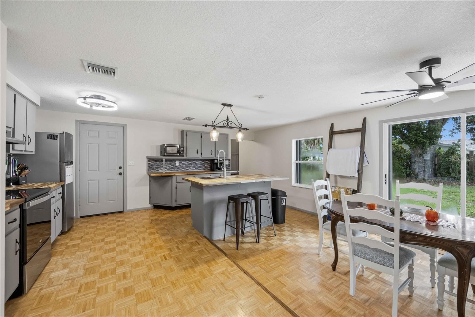 Single Family Residence at 21298 MIDWAY BLVD, PORT CHARLOTTE, photo 8 of 50