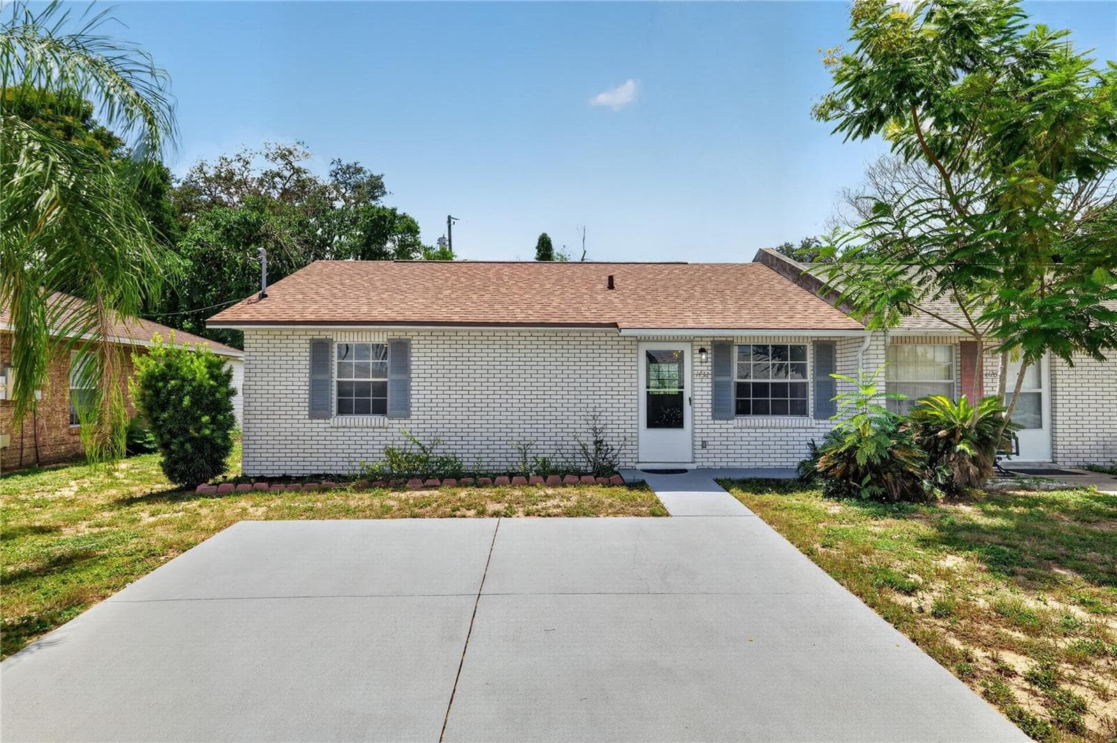 1432 THOUSAND ROSES DR S