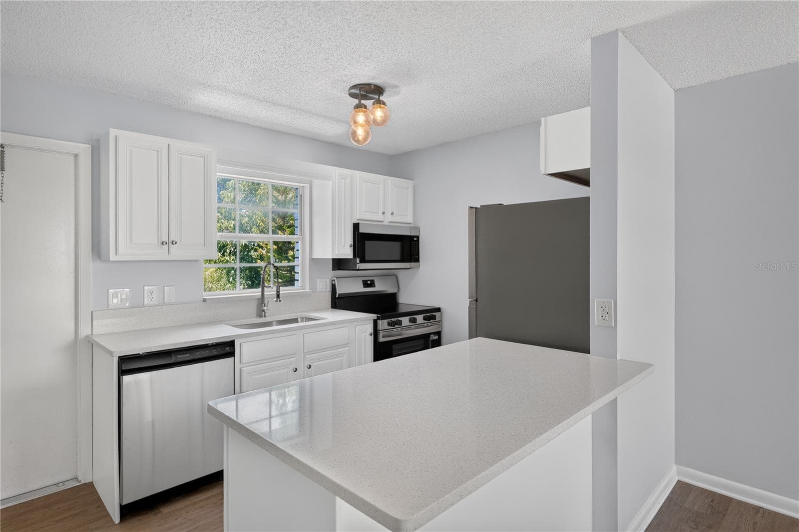 Single Family Residence at 1432 THOUSAND ROSES DR S, LAKE WALES, photo 4 of 15