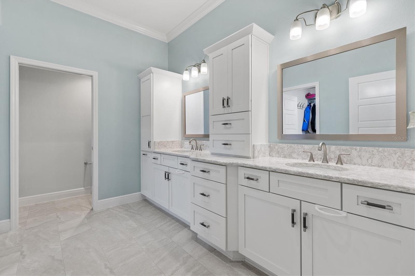 Dual sinks, Private Water Closet and Roman Shower - 504 BEDMINSTER WAY, THE VILLAGES