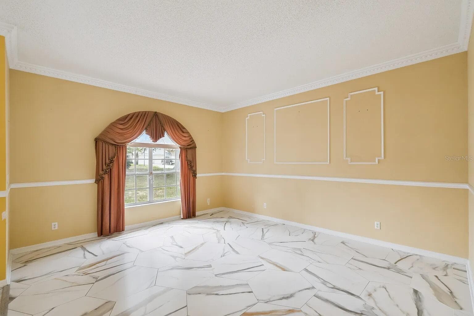 Single Family Residence at 6415 ABBEYDALE CT, ORLANDO, photo 11 of 53