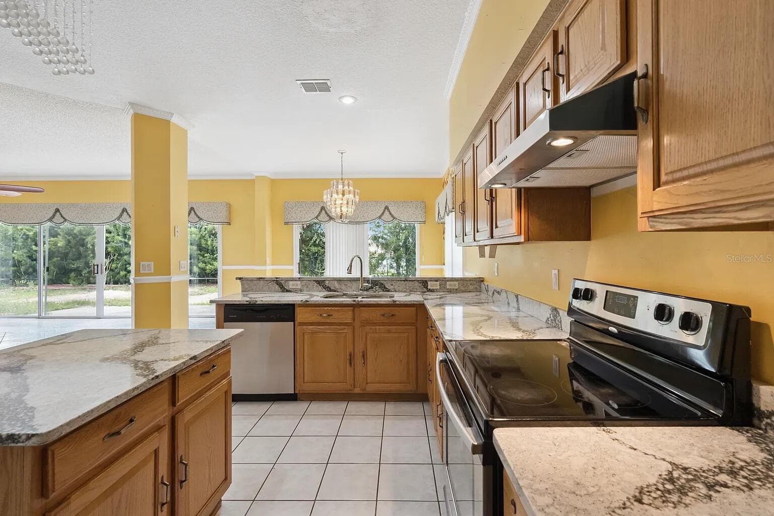 Single Family Residence at 6415 ABBEYDALE CT, ORLANDO, photo 14 of 53