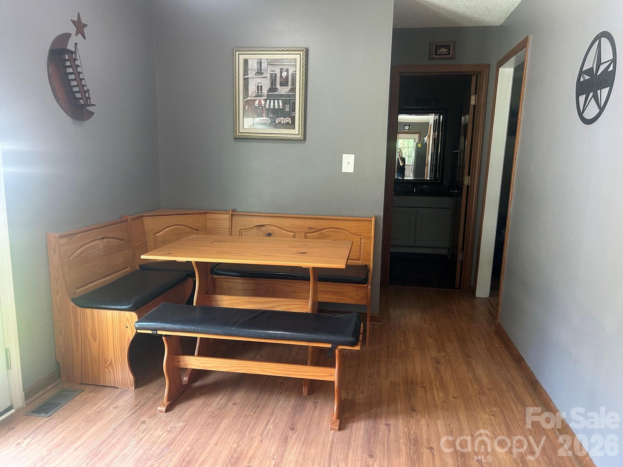 BREAKFAST NOOK - 2323 Cherry Road, Catawba