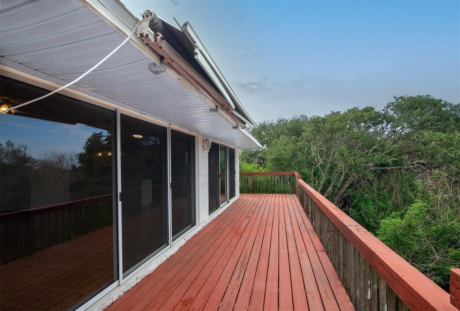 Second story deck with retractable awning - 1835 OAK PL, FLAGLER BEACH