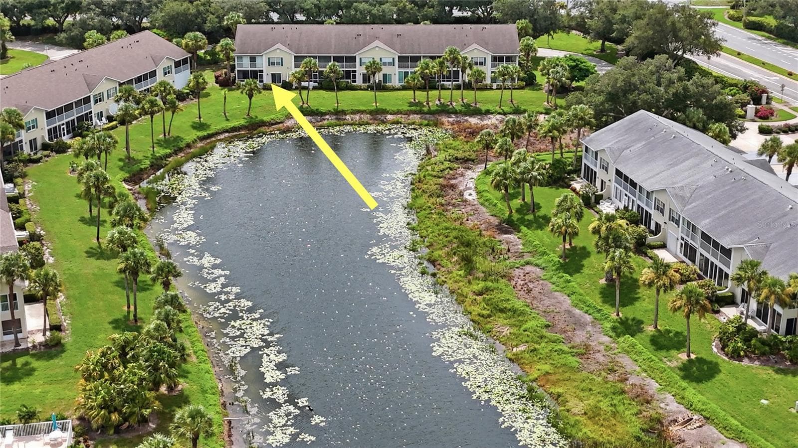 Aerial view (note arrow to waterfront condo) - 418 LAUREL LAKE DR #106, VENICE