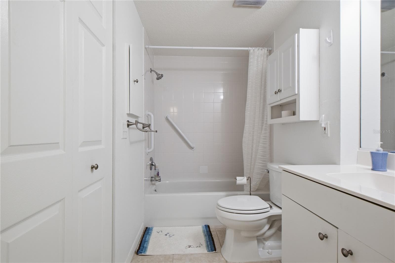 Guest Bath - 418 LAUREL LAKE DR #106, VENICE