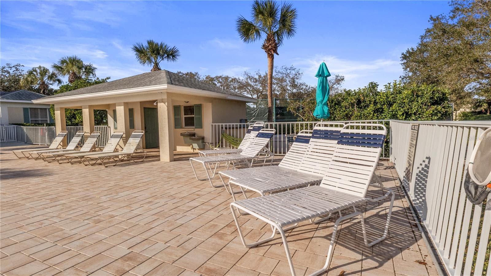 Clubhouse Pool - 418 LAUREL LAKE DR #106, VENICE