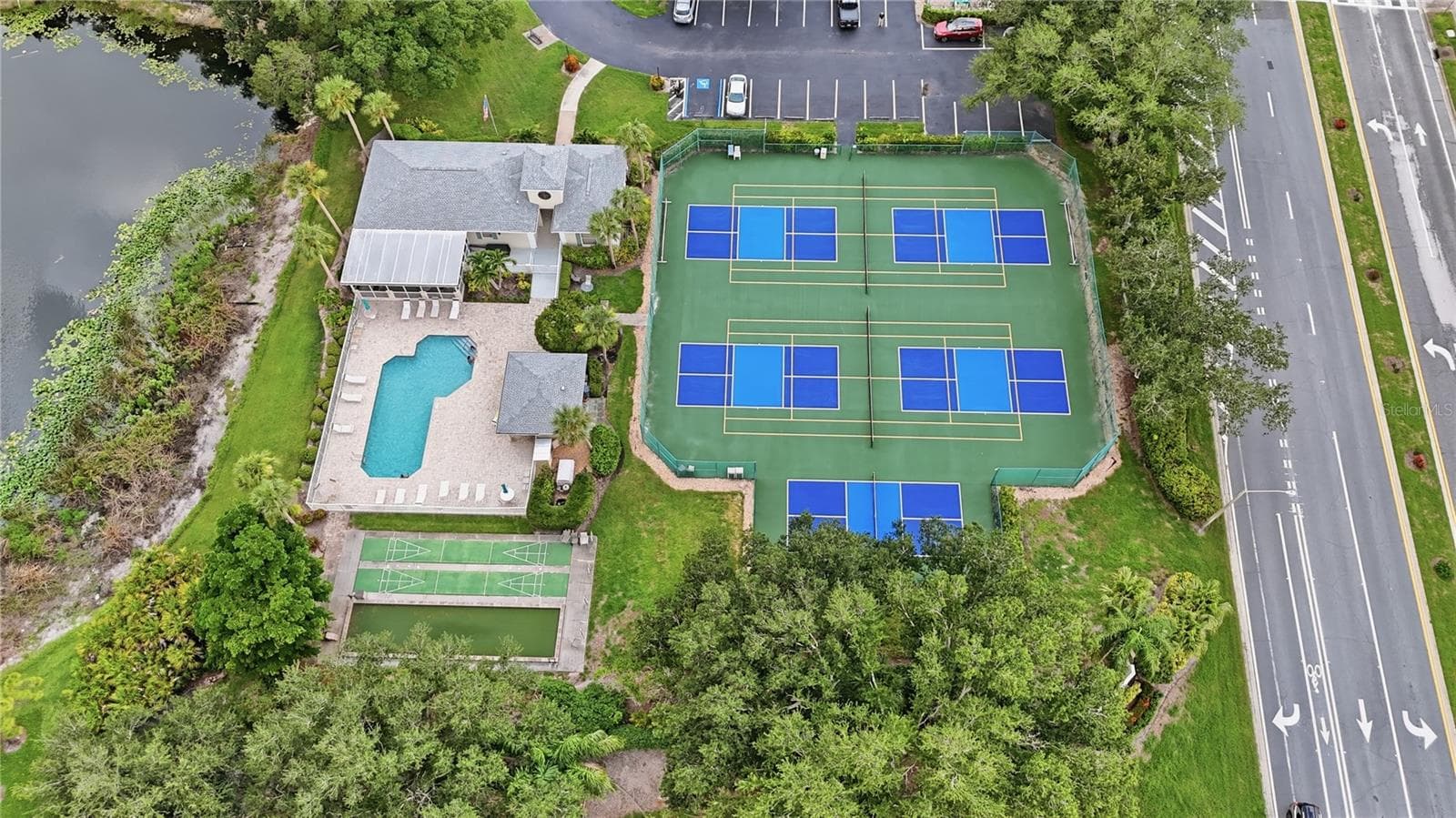 Sports complex - 418 LAUREL LAKE DR #106, VENICE