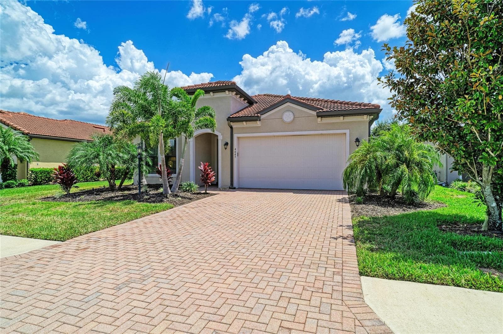 Front of home - 4645 ROYAL DORNOCH CIR, BRADENTON