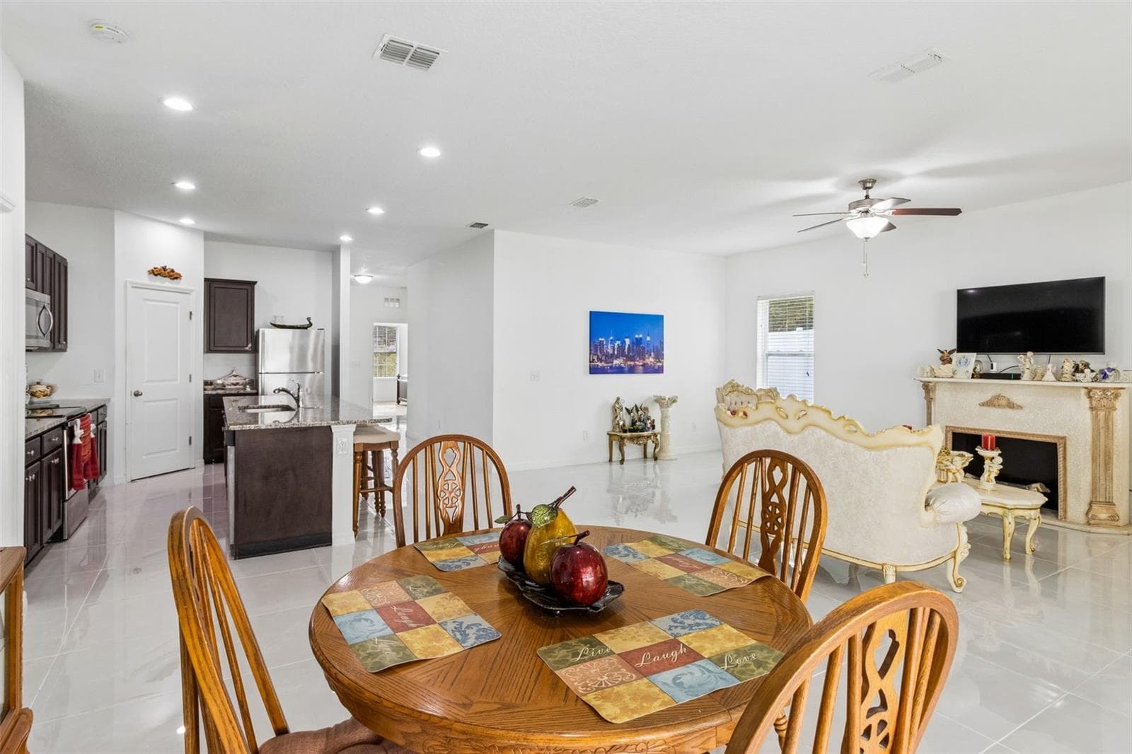 Single Family Residence at 1025 MARGOT LN, LAKE WALES, photo 6 of 20