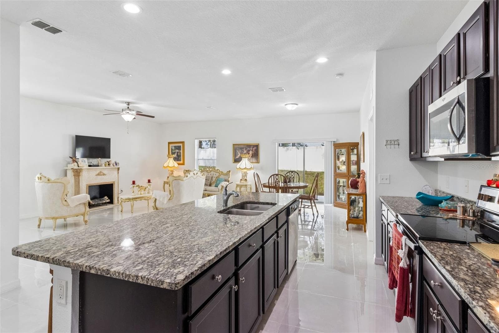 Single Family Residence at 1025 MARGOT LN, LAKE WALES, photo 7 of 20