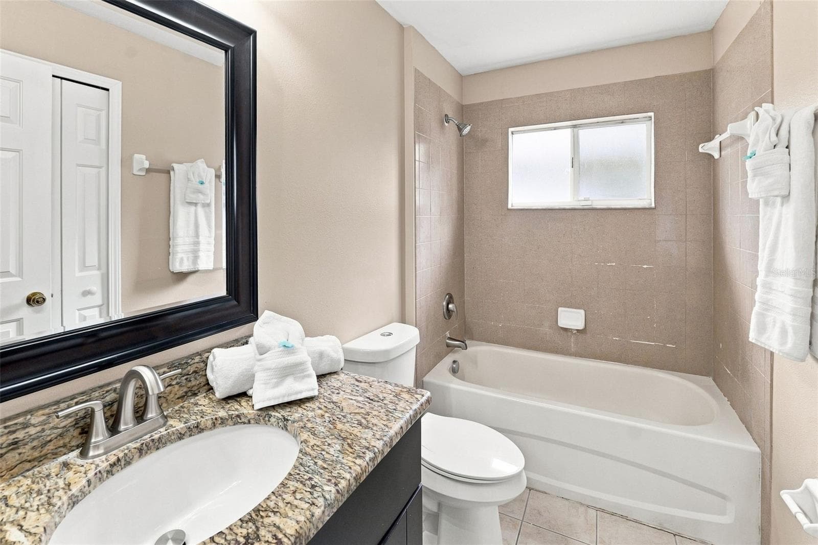 Bright & Well-Appointed - 6817 ARAMON CT, WESLEY CHAPEL