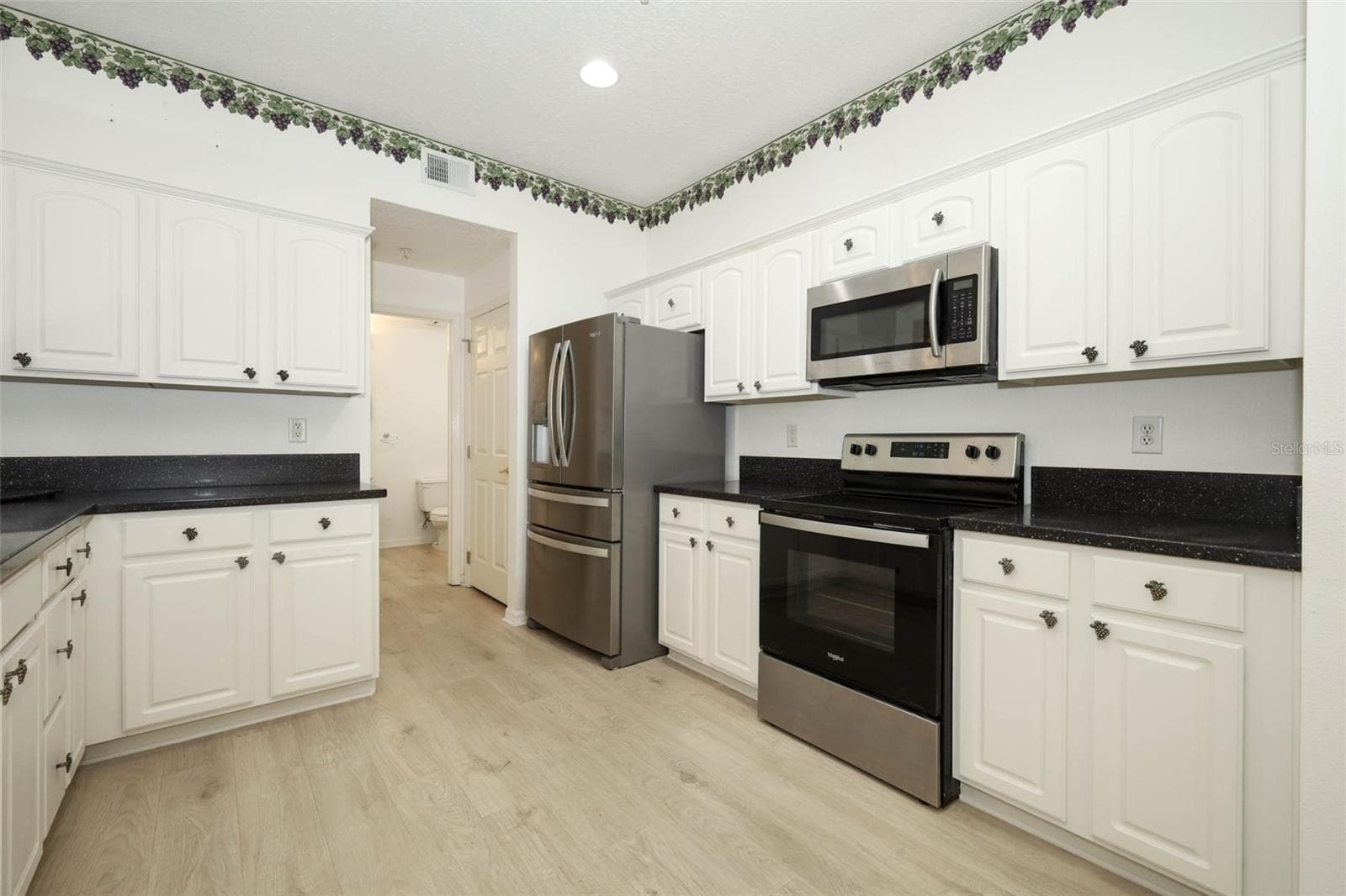 Kitchen view 1 - 2247 WEKIVA VILLAGE LN, APOPKA