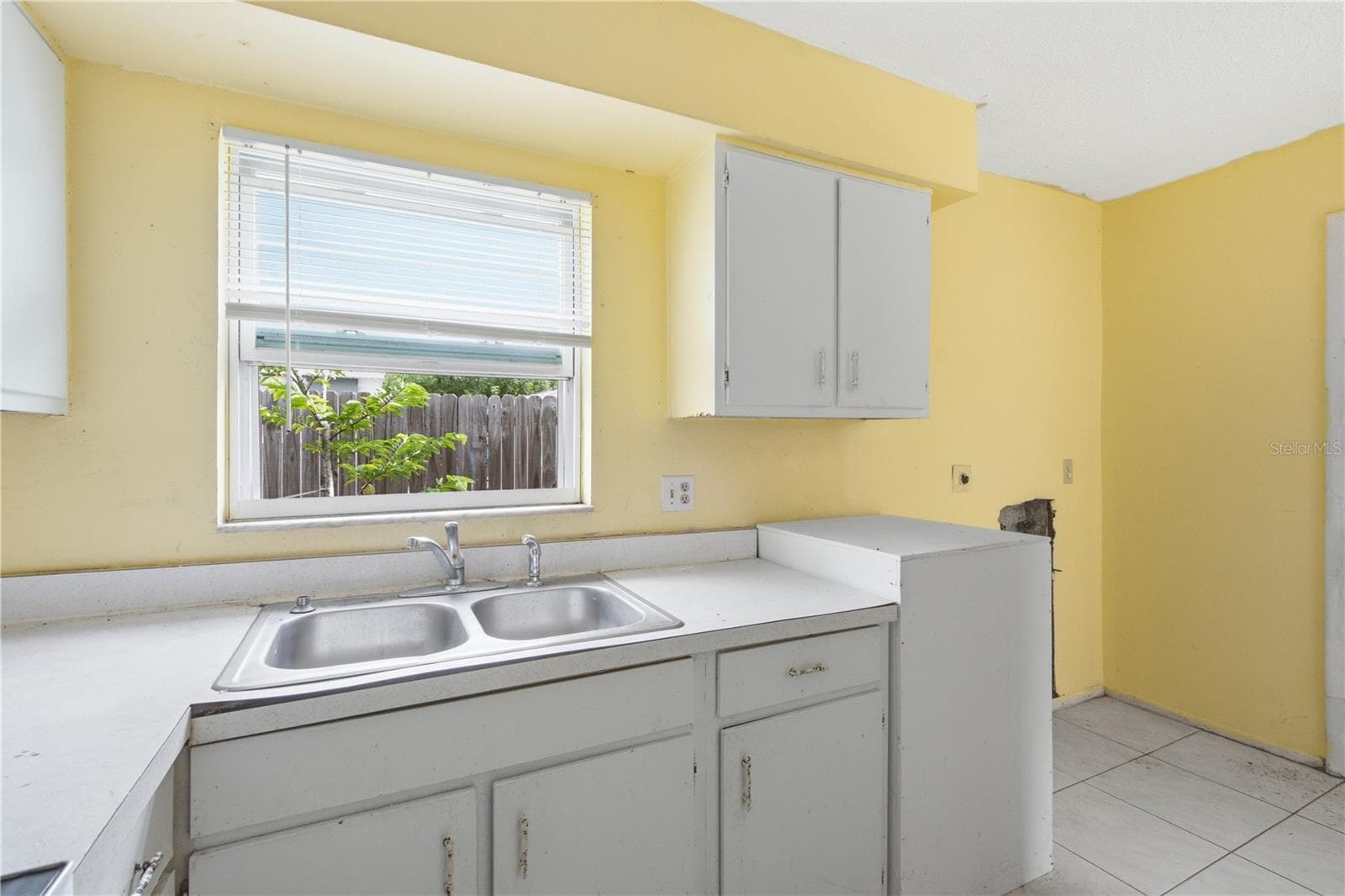 Kitchen and launrdy - 1615 PALM WAY, LARGO