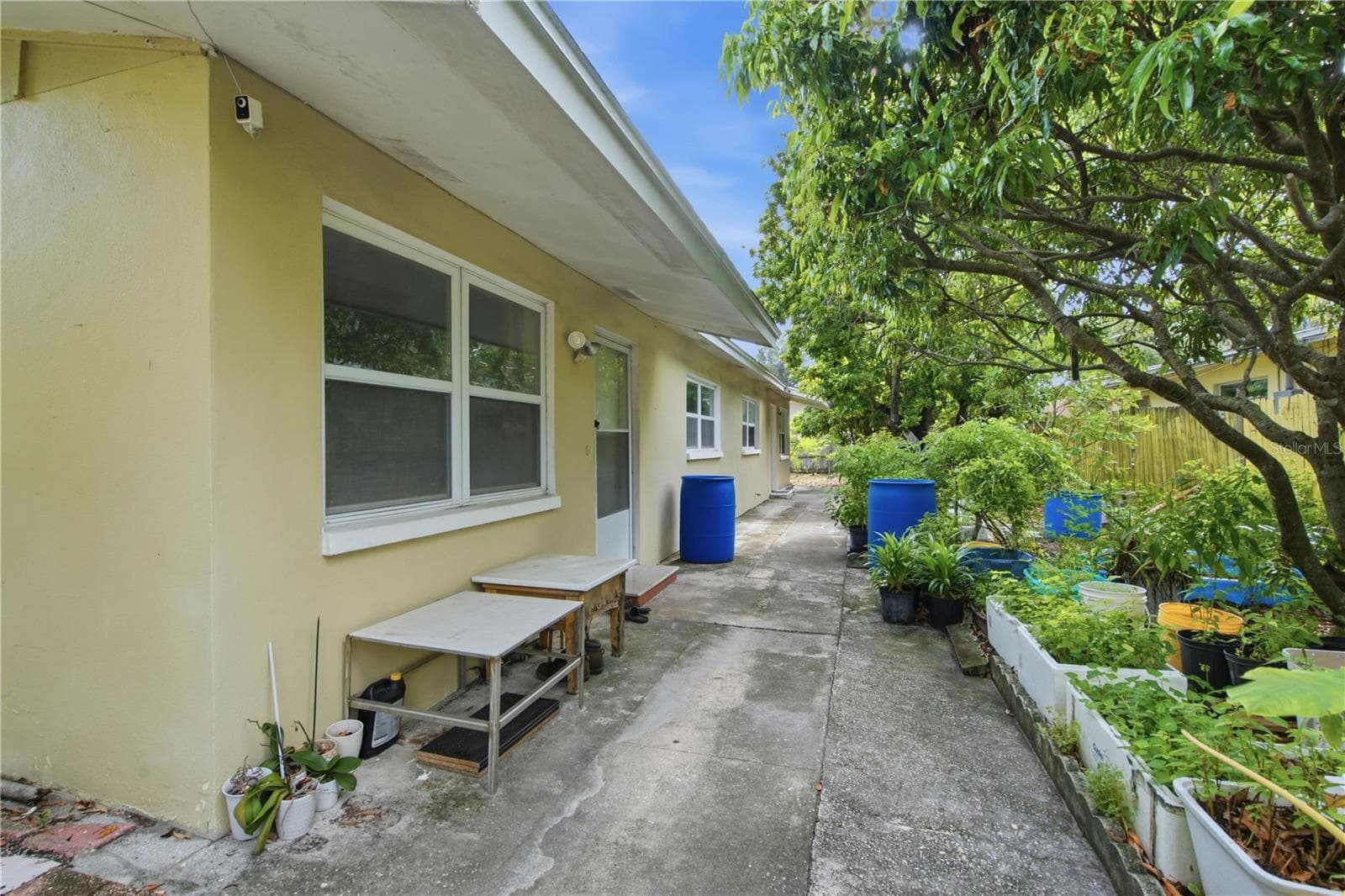 Entry - 1615 PALM WAY, LARGO