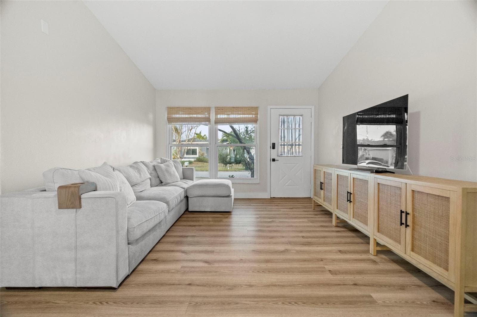 Facing towards front door - 6500 BRIAR RIDGE CT N, PINELLAS PARK
