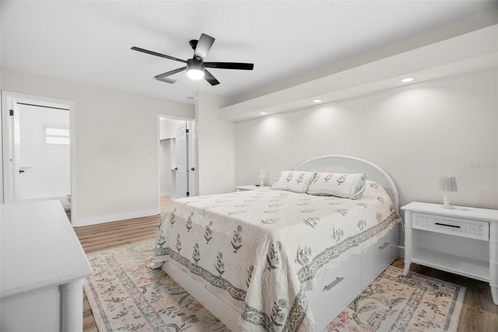 Built-in Shelf with recessed lighting! - 6500 BRIAR RIDGE CT N, PINELLAS PARK