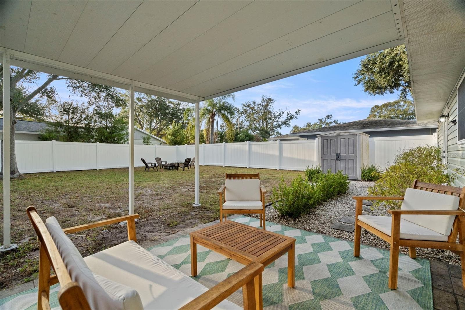 Covered Outdoor Space to relax after work! - 6500 BRIAR RIDGE CT N, PINELLAS PARK