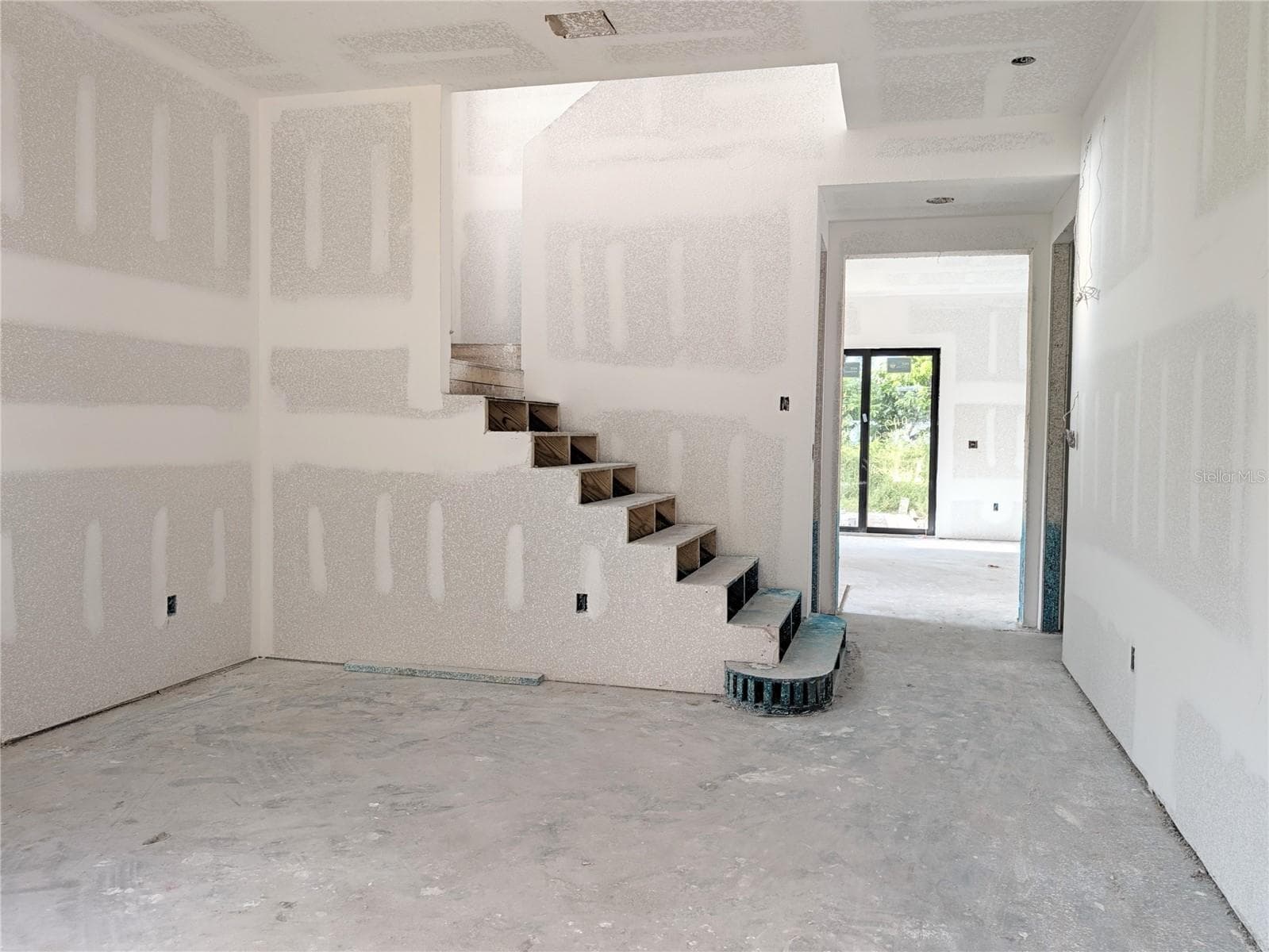 Entry Aug 31 - 905 W PLYMOUTH ST, TAMPA