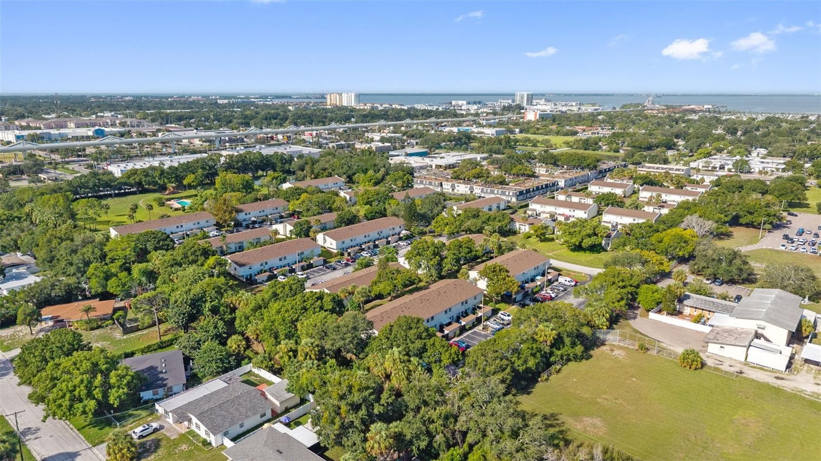 Townhouse at 4227 LA PALMA CT, TAMPA, photo 31 of 40