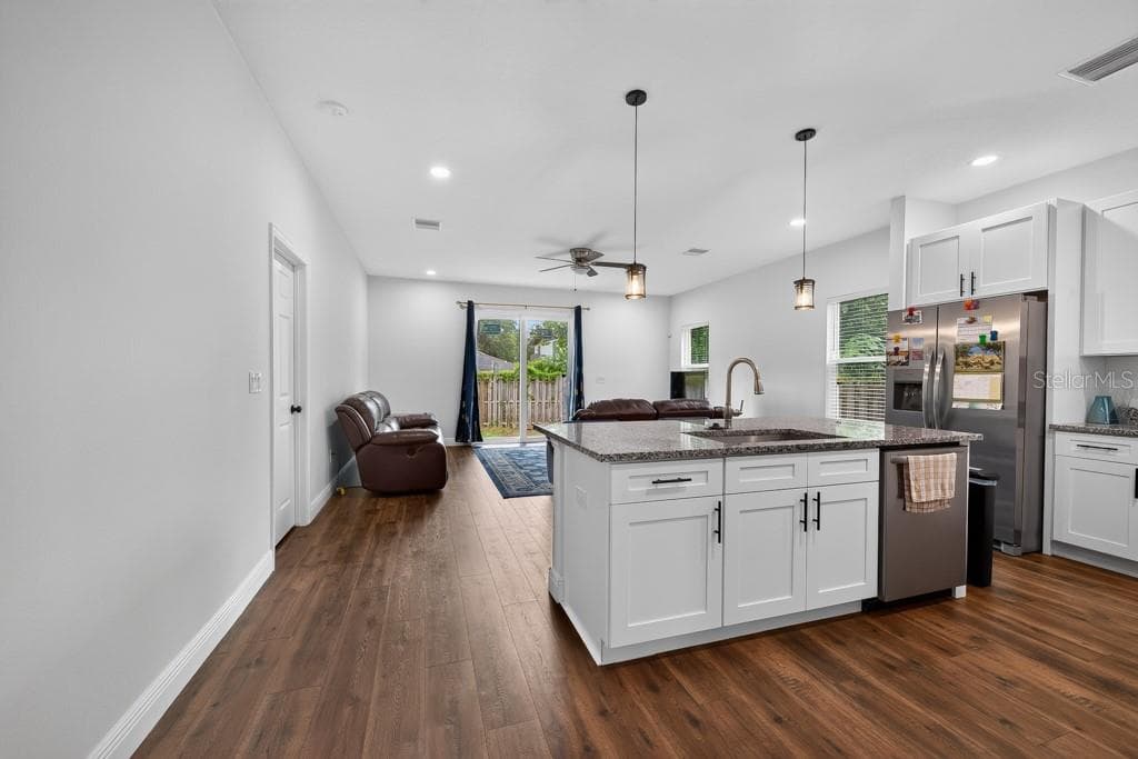 Single Family Residence at 8118 N SEMMES ST, TAMPA, photo 2 of 42