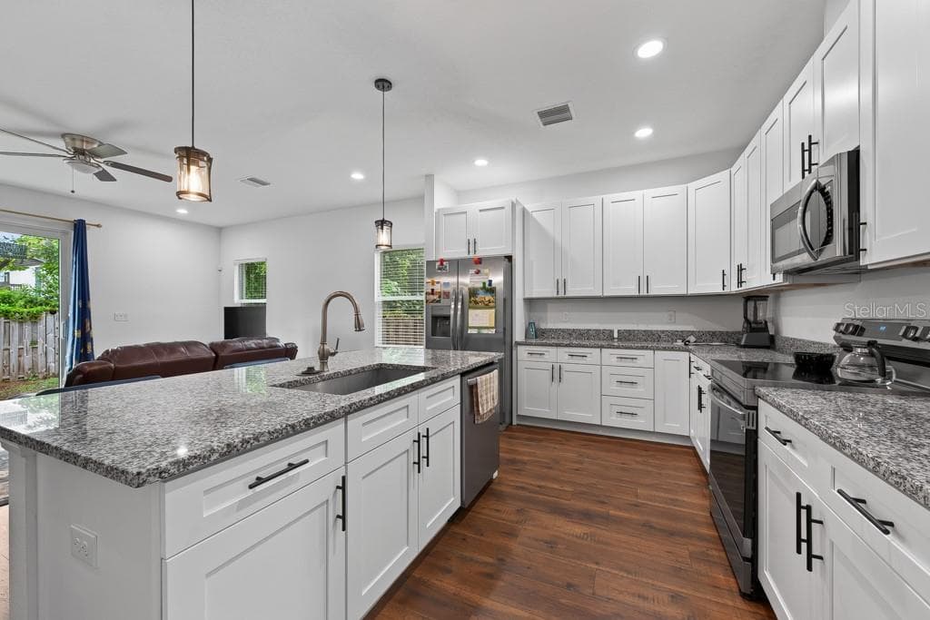 Single Family Residence at 8118 N SEMMES ST, TAMPA, photo 15 of 42
