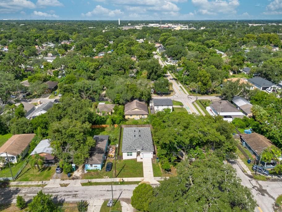 Single Family Residence at 8118 N SEMMES ST, TAMPA, photo 37 of 42