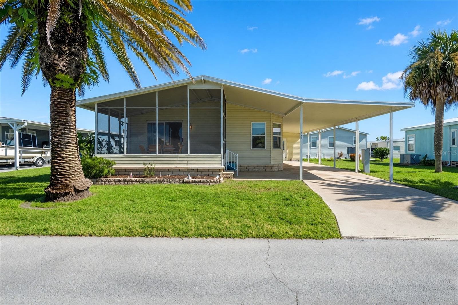 693 RIVERVIEW CIR