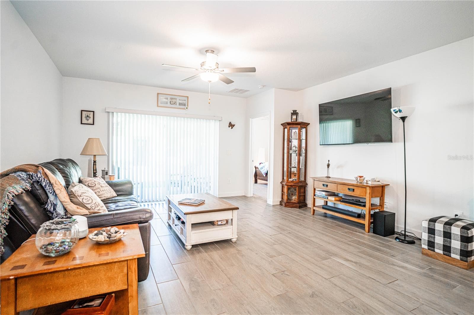 Living room - 10857 RUSTIC EVE CT, LAND O LAKES