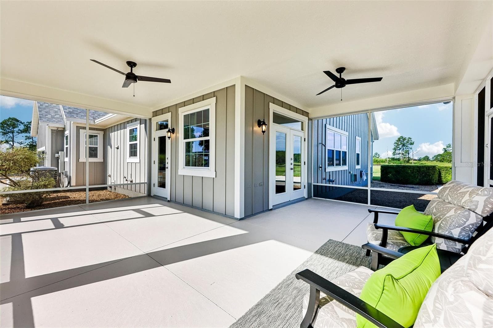 Wraparound Screened-In Lanai - 2088 NW 102ND BLVD, WILDWOOD