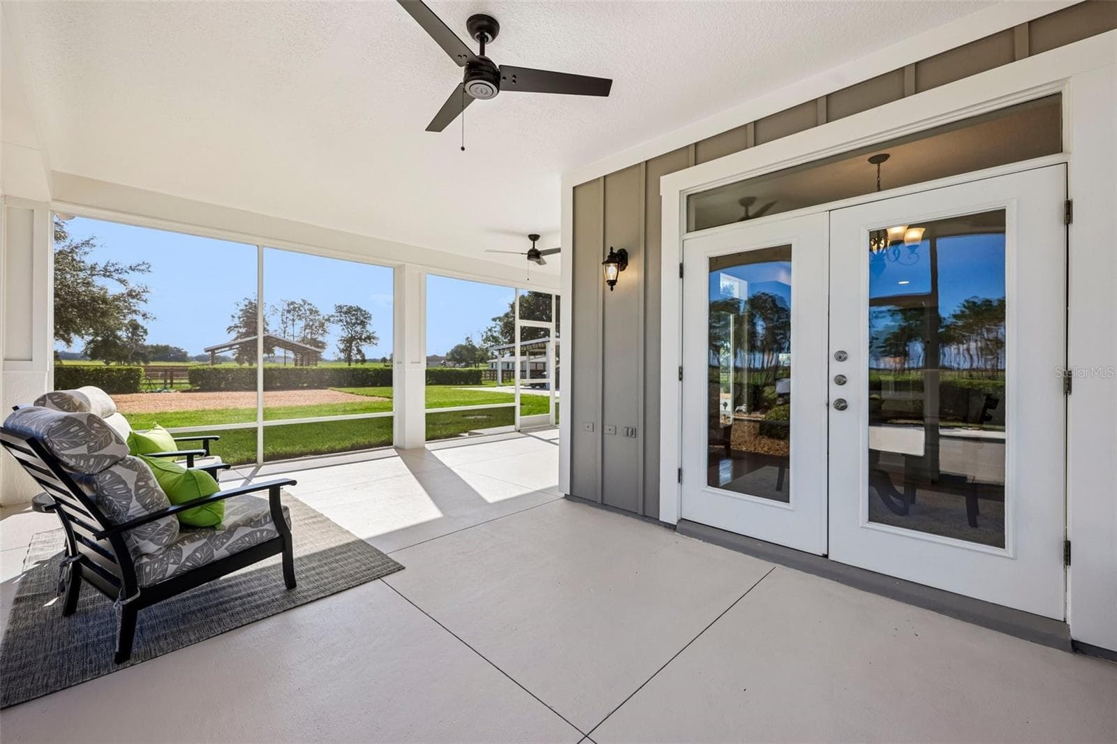 Wraparound Screened-In Lanai - 2088 NW 102ND BLVD, WILDWOOD